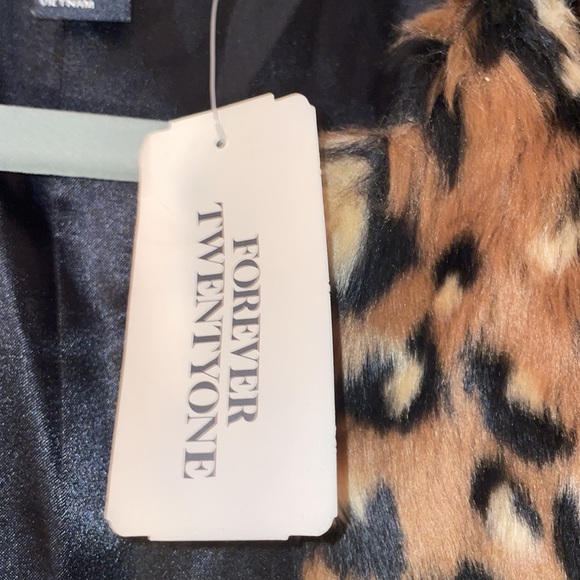 Forever 21 (NWT) cheetah print 3/4 sleeve faux fur jacket for women. Size L. - Picture 5 of 5